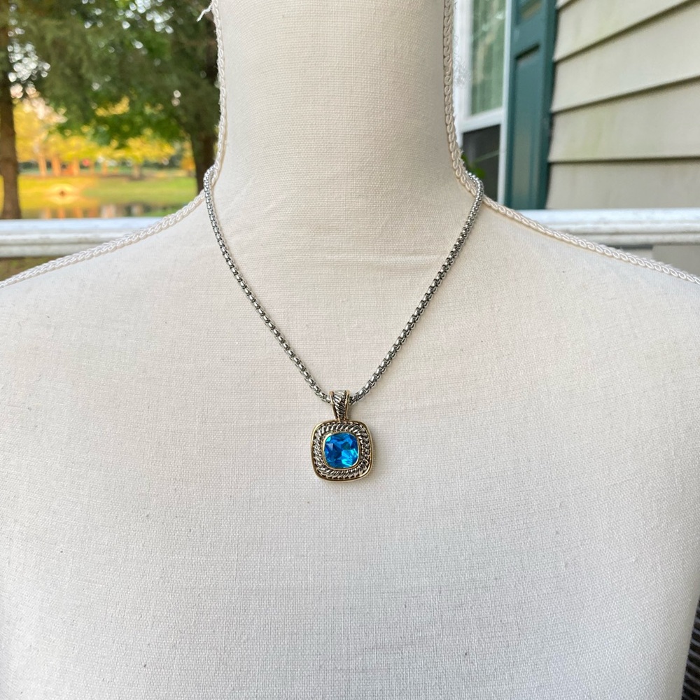 NOMI LOGAN STATEMENT NECKLACE